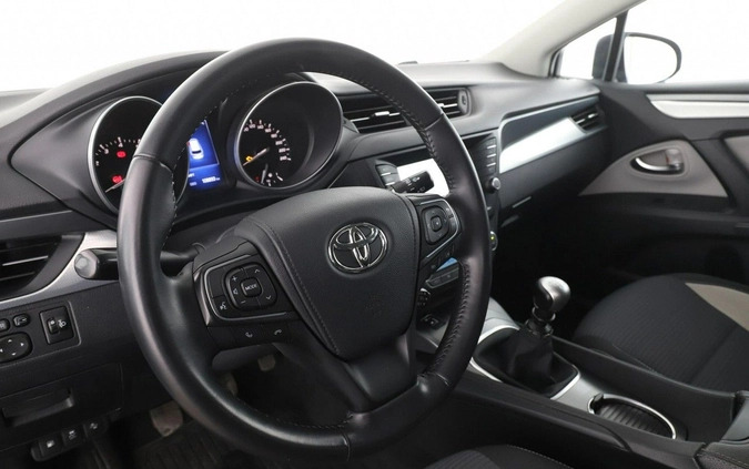 Toyota Avensis cena 64000 przebieg: 108880, rok produkcji 2016 z Prószków małe 379